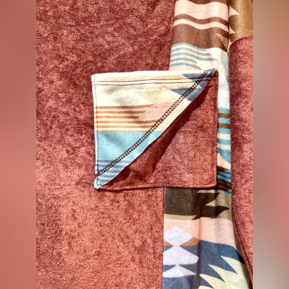 NWOT BiBi Long Sleeve Boho Aztec Thumb Hole Top Sz M - Picture 9 of 16